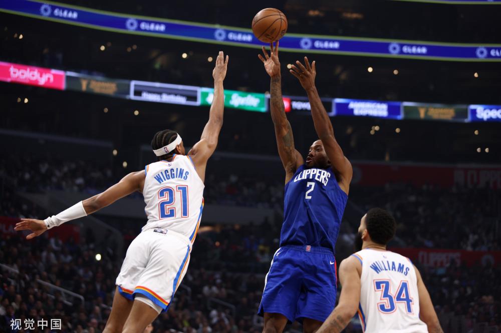 在替补席上 在替补席上